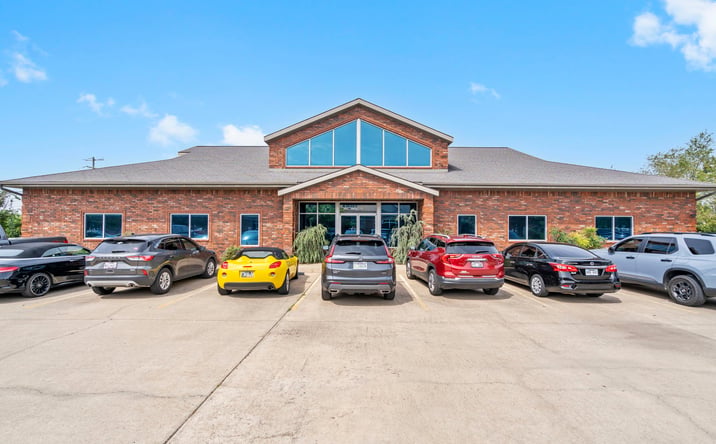 Pictures of Office property located at 2964 W HUNTSVILLE AVE, SPRINGDALE, AR 72762-7726 for lease - image #1