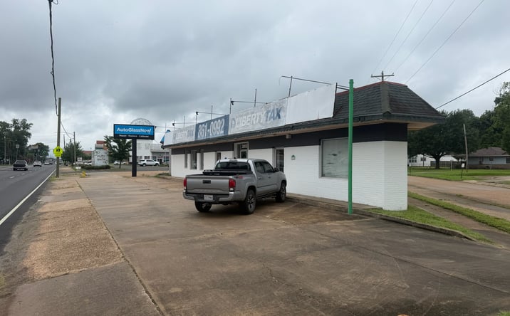 Pictures of Retail, Office property located at 3910 Youree Drive, Shreveport, LA 71105 for lease - image #1