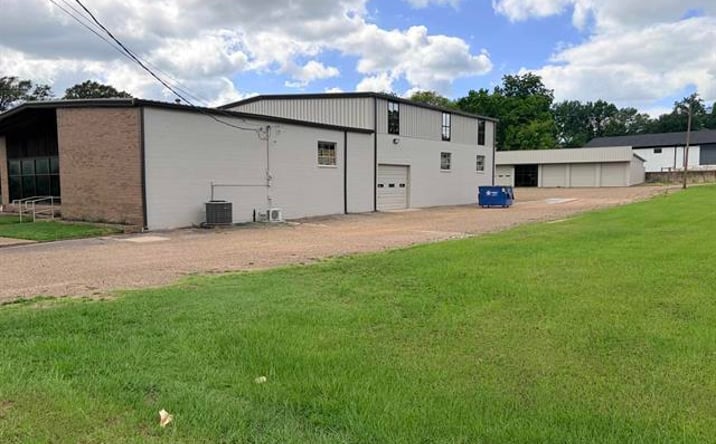 Pictures of Retail, Office, Industrial property located at 2100 E Front St, Tyler, TX 75702 for lease - image #1