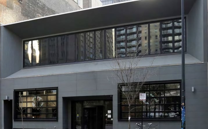 Pictures of Restaurant property located at 15 West Illinois Street, Chicago, IL 60611 for lease - image #1