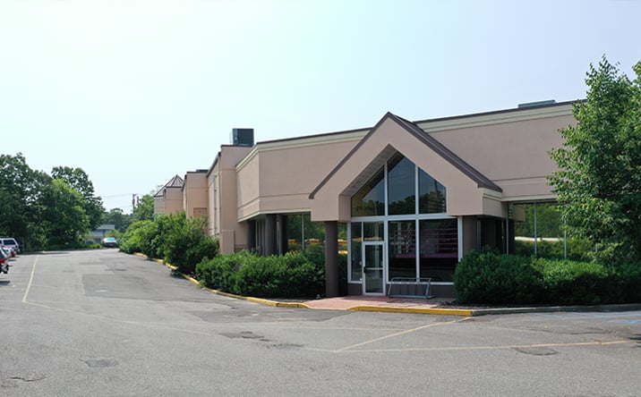 Pictures of Retail property located at 252 W Montauk Highway, Hampton Bays, NY 11946 for lease - image #1