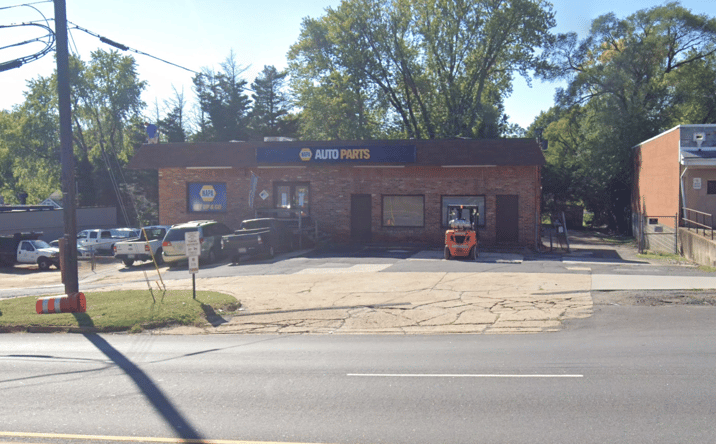 Pictures of Retail property located at 8701 Lee Highway, Fairfax, VA 22031 for lease - image #1