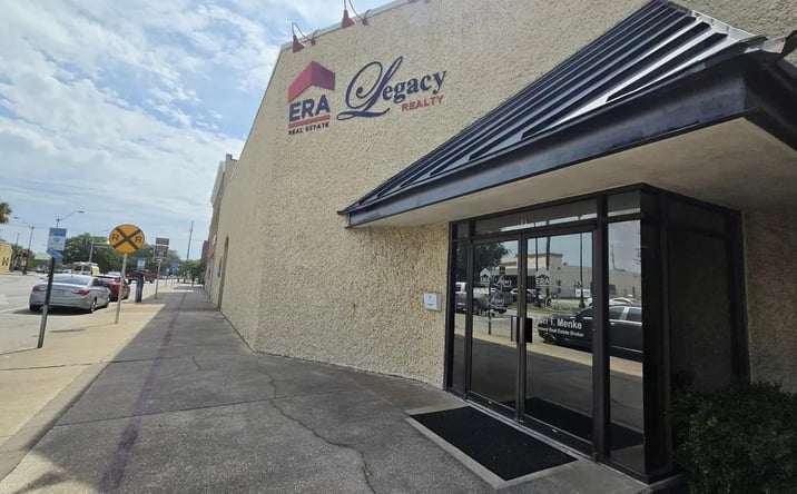 Pictures of Office property located at 101 East Garden Street, Pensacola, FL 32502 for lease - image #1