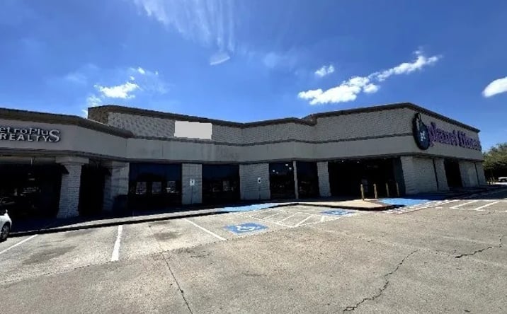 Pictures of Retail property located at 4802 Fairmont Parkway, Pasadena, TX 77505 for lease - image #1