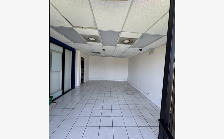 Pictures of Retail, Office property located at 90 NW 79th Ave, Miami, FL 33126 for lease - image #1