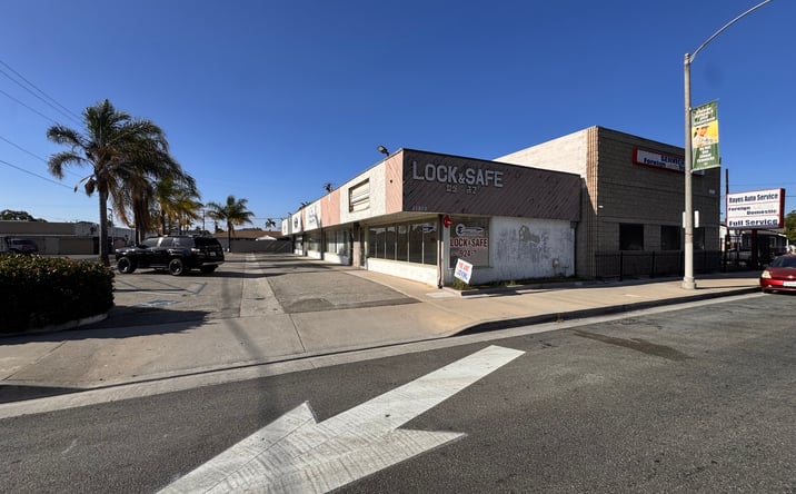 Pictures of Office, Restaurant property located at 11815 CENTRALIA ST, LAKEWOOD, CA 90715-1433 for lease - image #1