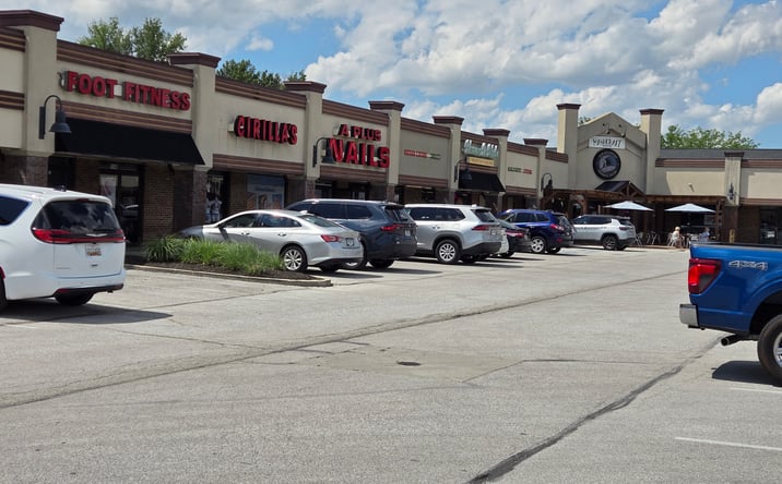 Pictures of Retail, Restaurant property located at 1140 North State Road 135, Greenwood, IN 46142 for lease - image #1