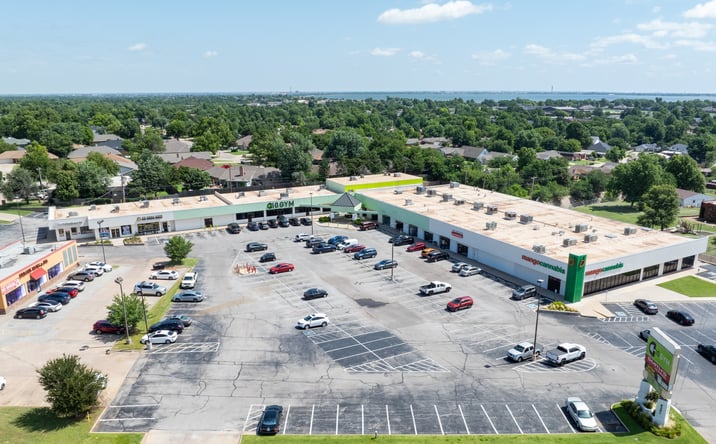 Pictures of Retail property located at 6201-6245 NW Expressway, Oklahoma City, OK 73132 for lease - image #1
