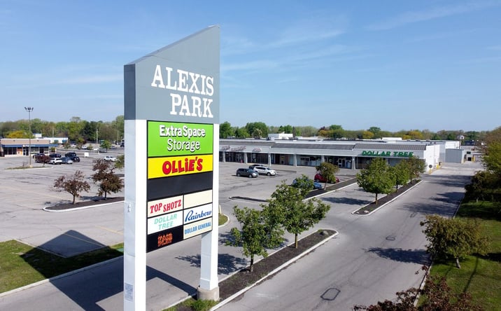 Pictures of Retail property located at 920 W Alexis Road, Toledo, OH 43612 for lease - image #1