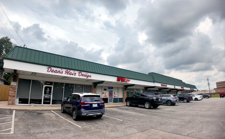 Pictures of Retail property located at 9700 Hillcroft Avenue, Houston, TX 77096 for lease - image #1