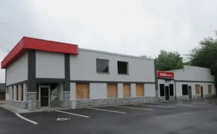 Pictures of Retail, Office, Restaurant property located at 7280 Dixie Hwy, Louisville, KY 40258 for lease - image #1