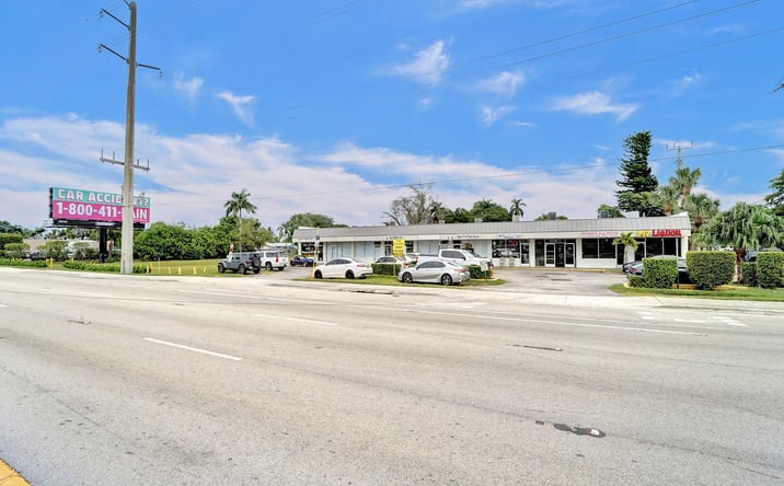 Pictures of Retail property located at 3325 Griffin Rd., Suite 10, Dania Beach, FL 33312 for lease - image #1