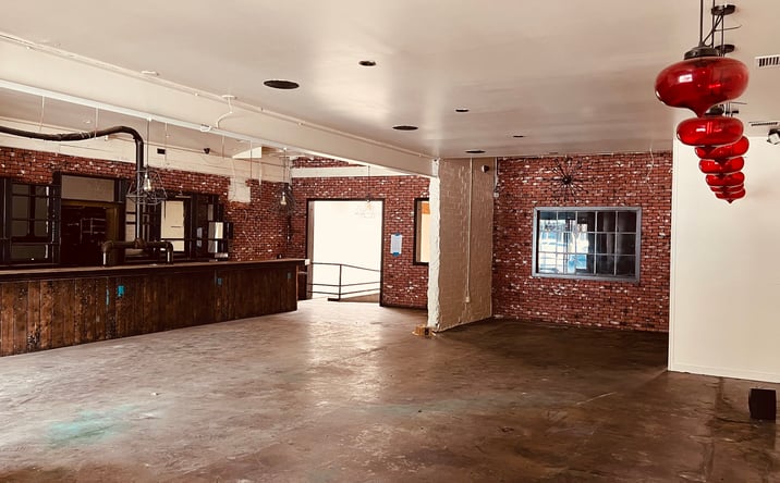 Pictures of Restaurant property located at 13625 Ventura Blvd, Sherman Oaks, CA 91423-3701 for lease - image #1