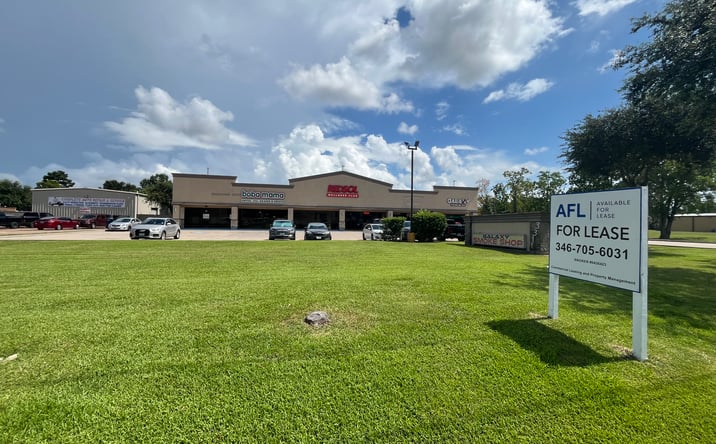 Pictures of Retail property located at 3311 Farm to Market Road 518 East, League City, TX 77573 for lease - image #1