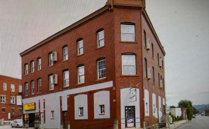 Pictures of Restaurant property located at 125 South McDonald Street, McDonald, PA 15057 for lease - image #1