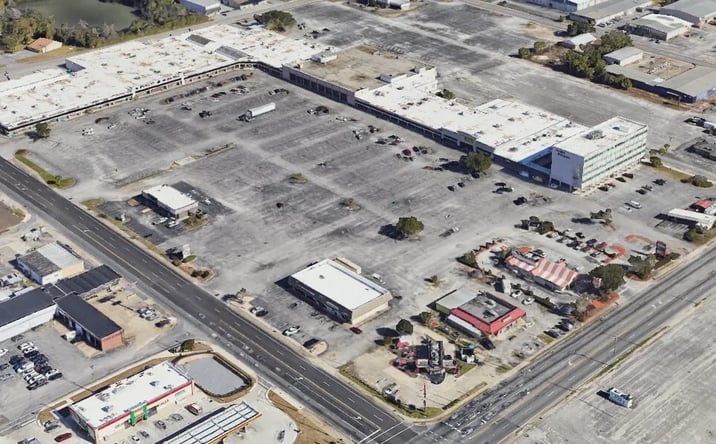 Pictures of Retail property located at 3300 North Pace Boulevard, Pensacola, FL 32505 for lease - image #1