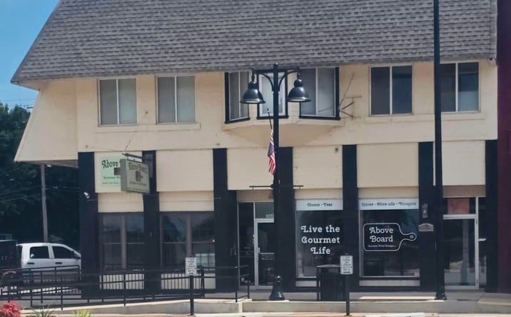 Pictures of Retail property located at 102 W MAIN ST, NORMAN, OK 73069-1307 for lease - image #1