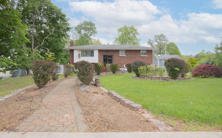 Pictures of Office property located at 60 College Avenue 1 - Upper, Nanuet, NY 10954 for lease - image #1