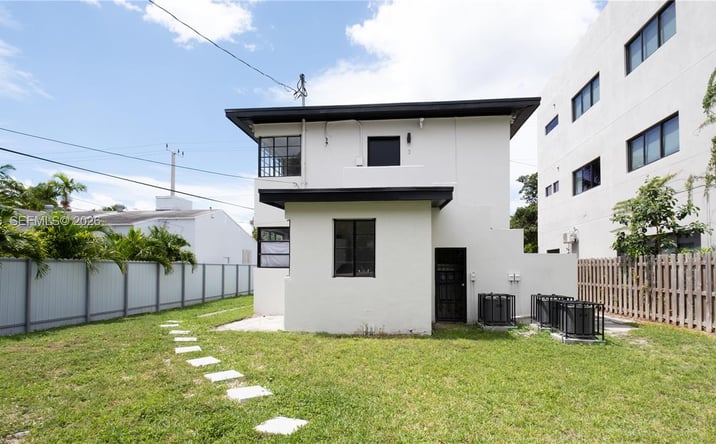 Pictures of Retail property located at 423 NE 71st St, Miami, FL 33138 for lease - image #1