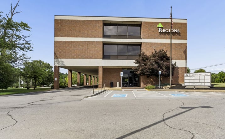 Pictures of Office property located at 4105 Ft Henry Dr, Kingsport, TN 37663 for lease - image #1
