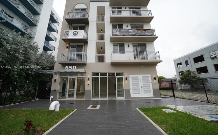 Pictures of Retail property located at 650 SW 1st St # 1, Miami, FL 33130 for lease - image #1