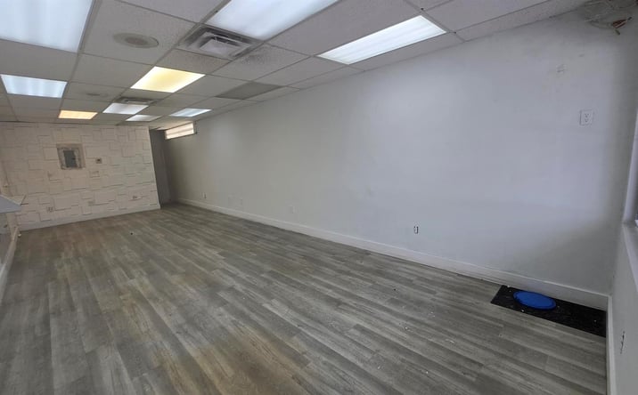 Pictures of Retail property located at 3300 E 4th Avenue 5, Hialeah, FL 33013 for lease - image #1