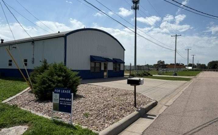 Pictures of Industrial property located at 1726 N KANSAS AVE, HASTINGS, NE 68901-2601 for lease - image #1