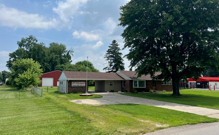 Pictures of Office, Special Purpose property located at 1014 APPLEGATE LN, CLARKSVILLE, IN 47129-9603 for lease - image #1