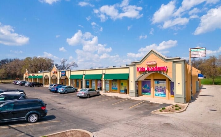 Pictures of Retail property located at 668 River Oaks Drive, Calumet City, IL 60409 for lease - image #1