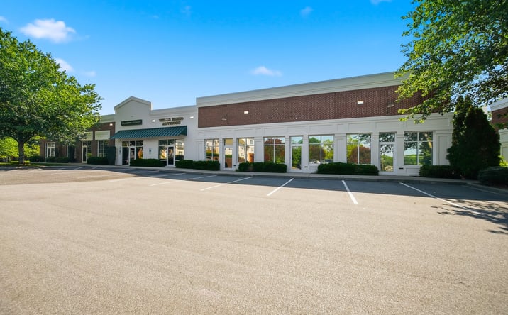 Pictures of Office, Restaurant property located at 1381 N CTR ST, HICKORY, NC 28601-2535 for lease - image #1