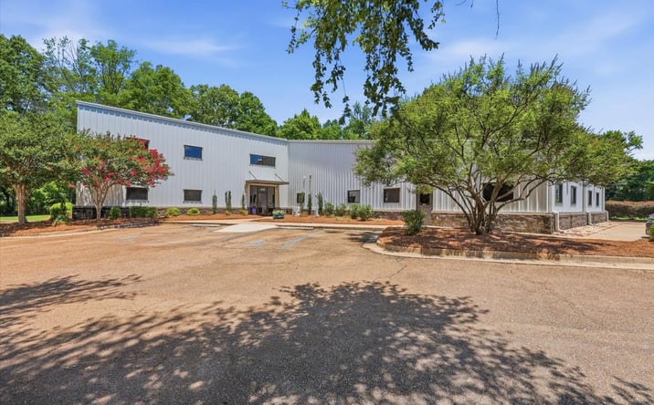 Pictures of Industrial property located at 219 INDUSTRIAL DR, RIDGELAND, MS 39157-2703 for lease - image #1