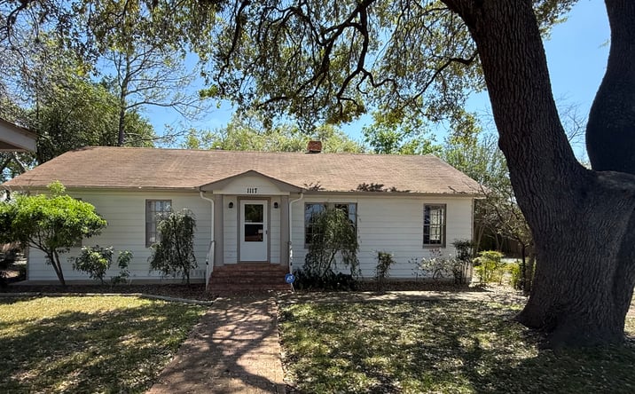 Pictures of Office property located at 1117 E Court St, Seguin, TX 78155-5161 for lease - image #1