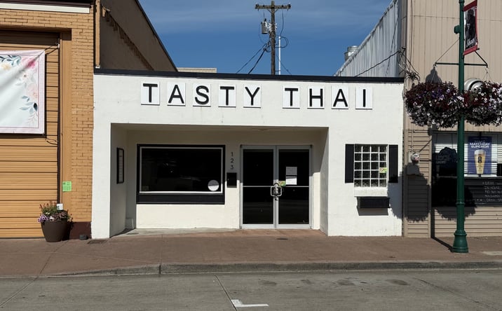 Pictures of Retail, Restaurant property located at 123 NW Front Ave, Castle Rock, WA 98611 for lease - image #1