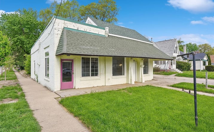 Pictures of Retail, Special Purpose property located at 4000 11th Street, Des Moines, IA 50313 for lease - image #1
