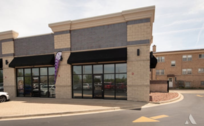 Pictures of Retail property located at 7929 W Cermak Rd, North Riverside, IL 60546-1520 for lease - image #1