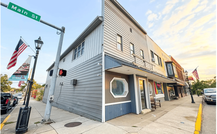 Pictures of Retail, Restaurant property located at 101 West Main Street, Syracuse, IN 46567 for lease - image #1