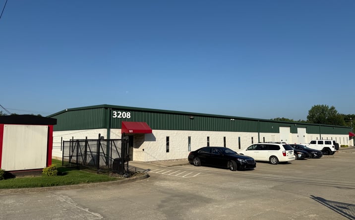 Pictures of Retail, Industrial property located at 3208 7th Street Road, Louisville, KY 40216 for lease - image #1