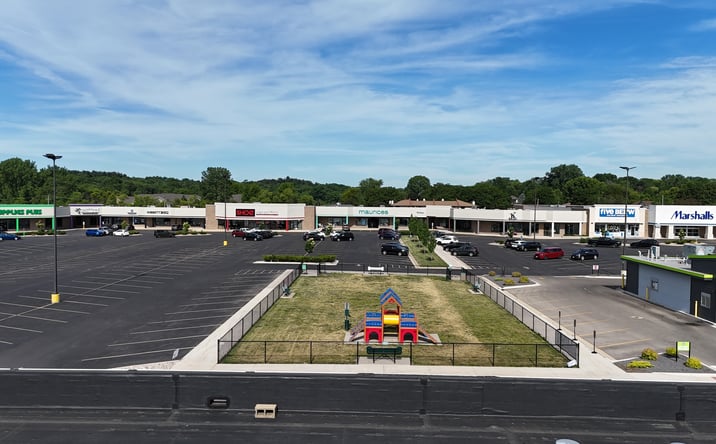 Pictures of Retail, Office, Restaurant property located at 1876 South West Avenue, Freeport, IL 61032 for lease - image #1