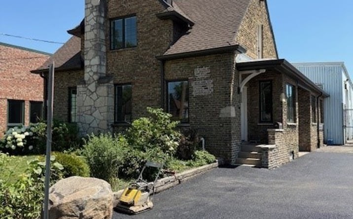 Pictures of Office property located at 9525 Southview Avenue, Brookfield, IL 60525-2041 for lease - image #1