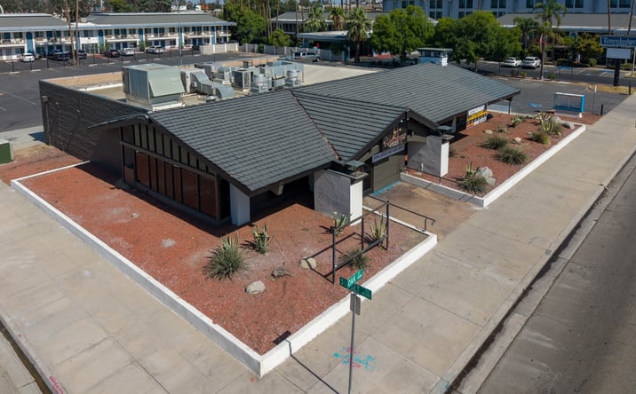 Pictures of Restaurant property located at 955 Oak Street, Bakersfield, CA 93304 for lease - image #1