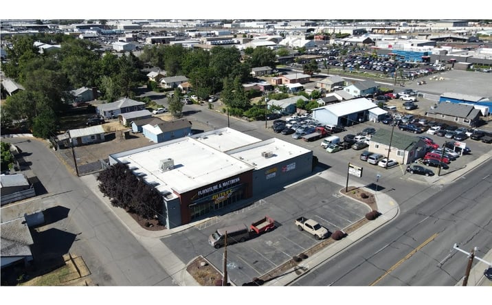 Pictures of Retail property located at 802 E Nob Hill Blvd, Yakima, WA 98901 for lease - image #1