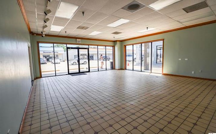 Pictures of Retail, Industrial property located at 375 Outlet Ave, Eddyville, KY 42038 for lease - image #1
