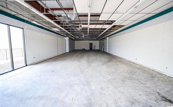 Pictures of Retail, Industrial property located at 300 Outlet Ave, Eddyville, KY 42038 for lease - image #1