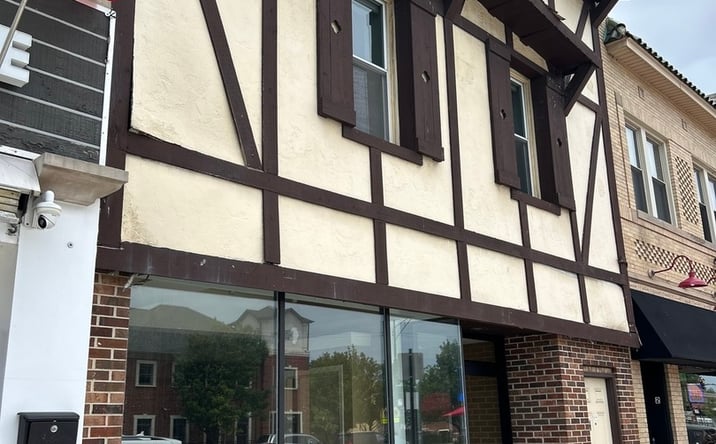 Pictures of Retail property located at 5746 N Milwaukee Avenue, Chicago, IL 60646 for lease - image #1