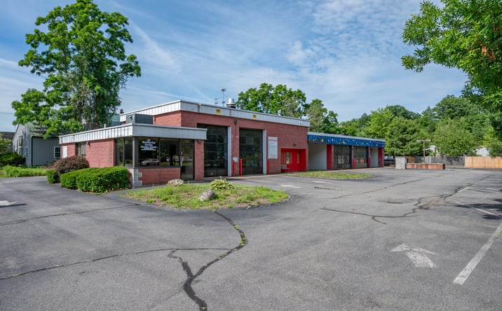 Pictures of Retail property located at 386 Daniel Webster Highway, Merrimack, NH 03054 for lease - image #1