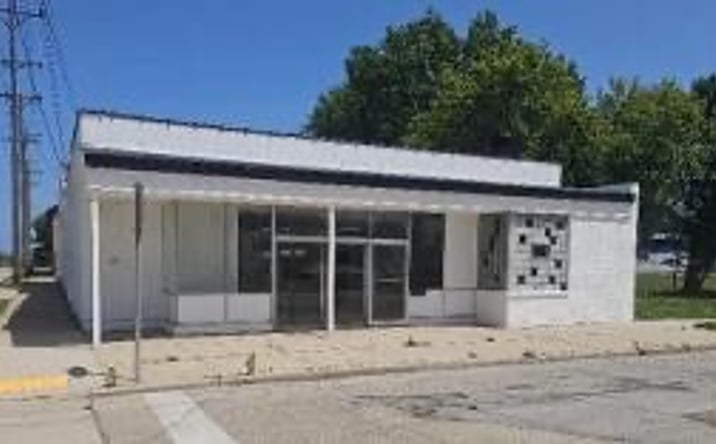 Pictures of Retail, Industrial property located at 1135 Chatham St, Racine, WI 53402 for lease - image #1