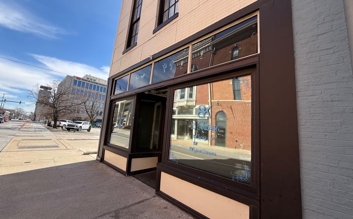 Pictures of Retail property located at 105 E JACKSON ST, MUNCIE, IN 47305-2805 for lease - image #1