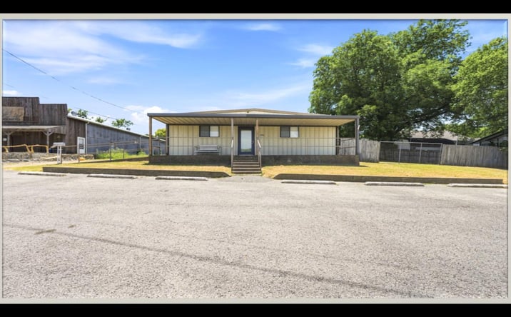 Pictures of Office, Industrial property located at 206 S Hwy 77, Waxahachie, TX 75154 for lease - image #1