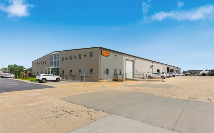 Pictures of Industrial property located at 3211 NEBRASKA AVE, COUNCIL BLUFFS, IA 51501-7036 for lease - image #1