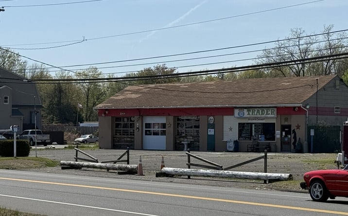 Pictures of Retail property located at 1126 QUEEN ST, SOUTHINGTON, CT 06489-2159 for lease - image #1